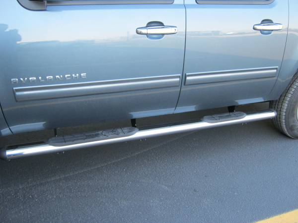 08 Chevy Avalanche with Westin Stainless Steel 4" Oval Nerf Bars