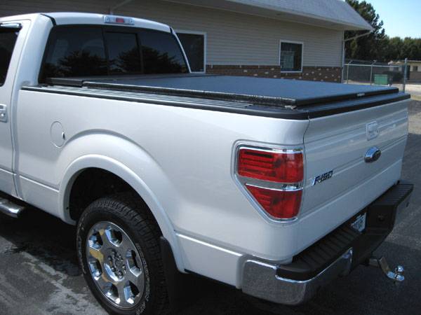 09 Ford F150 with a Tuxedo Toolbox Combo Tonneau Cover