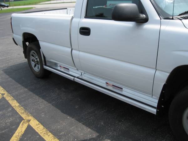 06 Chevy Silverado Regular Cab Short Bed with Owens Extruded Aluminum Wheel 2 Wheel 2 Piece Running Boards