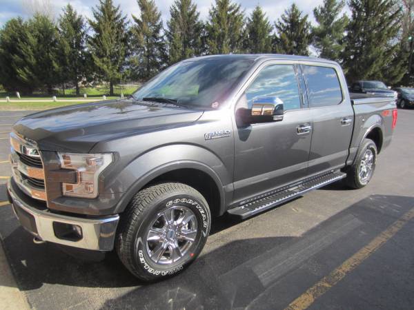 2015 Ford F-150 an Undercover SE Tonneau!