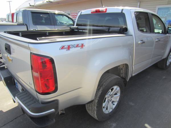 2015 Chevy Colorado with a Bed Rug and Truxedo Lo Pro Tonneau Cover!