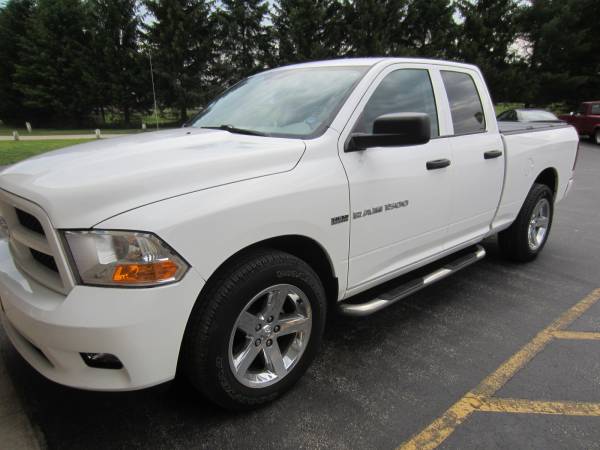2012 Dodge RAM with Luverne Stainless Steel 4" Oval Nerf Bars!