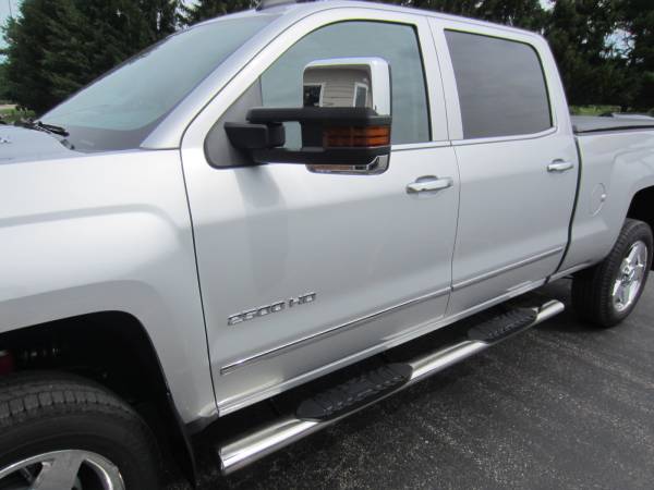 2015 Chevy 2500 HD with Raptor 5" Oval Nerf Bars!