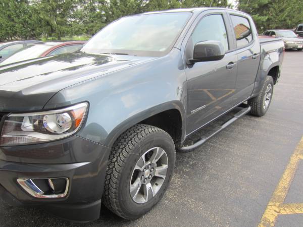 2015 Chevy Colorado with Luverne 3" black nerf bars!