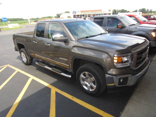 GMC Sierra with Luverne 6" Oval Steps!