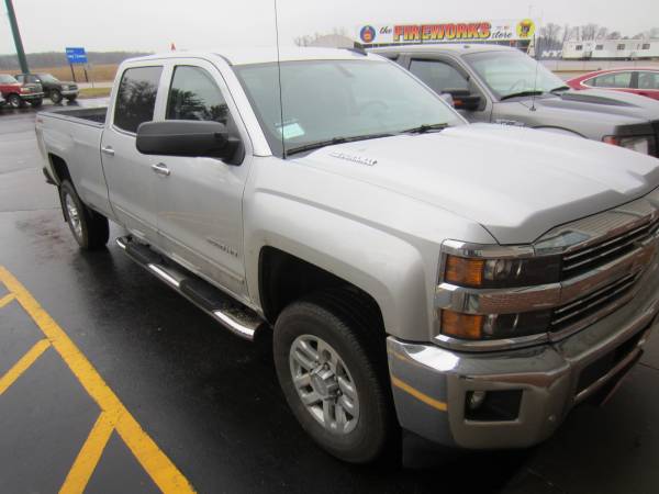 2016 Chevy Silverado 2500HD with Luverne 6" SST Oval Boards!