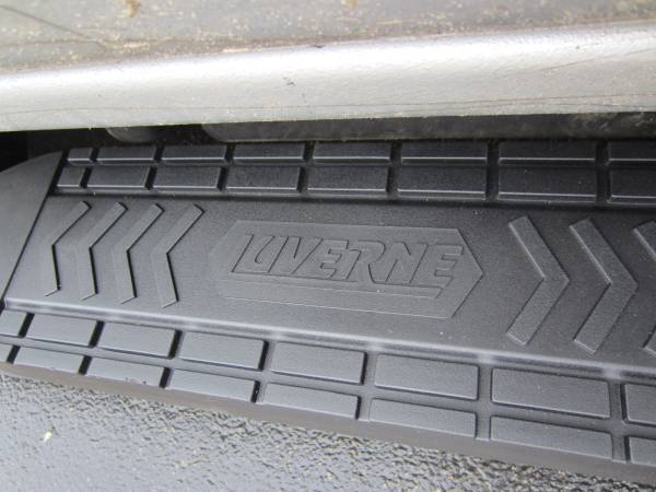 The Luverne 6" SST Oval Running boards provide a safe and durable grip pad!