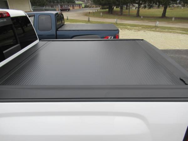 New Retrax Rolling Bed Cover 
