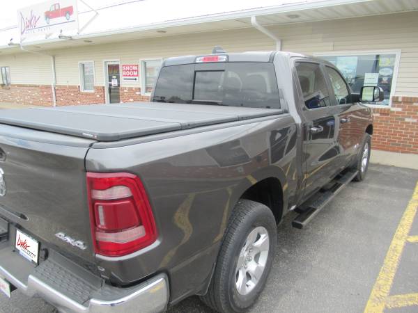 Ram 1500 with Trail FX Running Boards and Solid Fold 2.0 Bed Cover