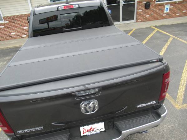 Ram 1500 with Trail FX Running Boards and Solid Fold 2.0 Bed Cover