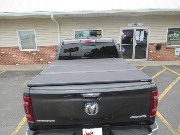 Ram 1500 with Trail FX Running Boards and Solid Fold 2.0 Bed Cover