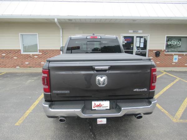 Ram 1500 with Trail FX Running Boards and Solid Fold 2.0 Bed Cover