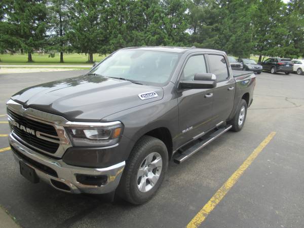 Ram 1500 with Trail FX Running Boards and Solid Fold 2.0 Bed Cover