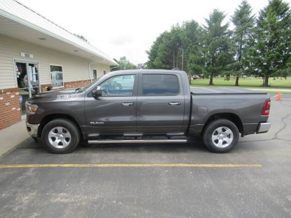 Ram 1500 with Trail FX Running Boards and Solid Fold 2.0 Bed Cover