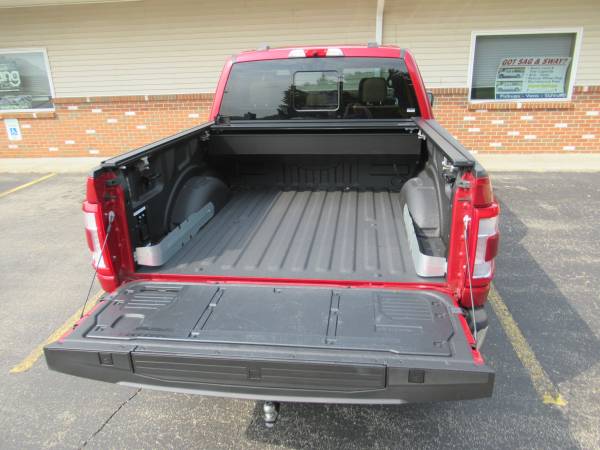 2021 Ford F150 With Retrax XR Rolling Cover