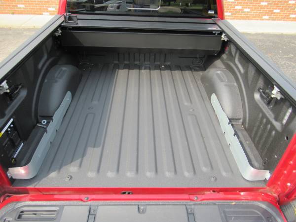 2021 Ford F150 With Retrax XR Rolling Cover