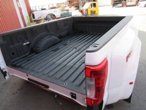 Used 17-19 Ford F-250/F-350 Super Duty White 8ft Long Dually Bed Truck Bed