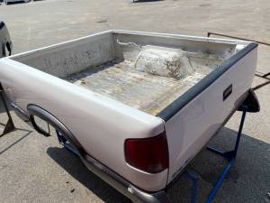 94-03 Chevy S-10/GMC White 6ft Short Truck Bed
