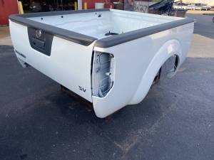 05-21 Nissan Frontier White 6 ft King Cab Short Bed