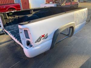 Used 99-06 Chevy Silverado/ GMC Sierra White 8 ft Long Bed