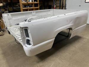 Used 99-06 Chevy Silverado/ GMC Sierra White 8 ft Long Bed