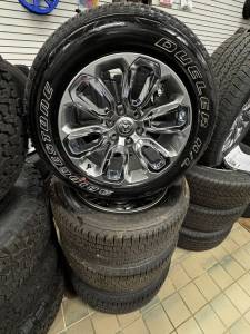 19-24 Dodge Ram 1500 6 Lug 20in Gray w/ Chrome Inlay Alum. Wheels w/ 275/55R20 Bridgestone Duelers HL