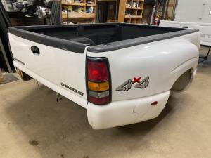 01-06 Chevy Silverado 3500 White Dually Bed 8'