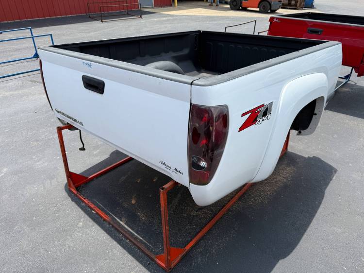 Chevrolet  - 04-12 Chevy Colorado White 6ft Extended Cab Truck Bed