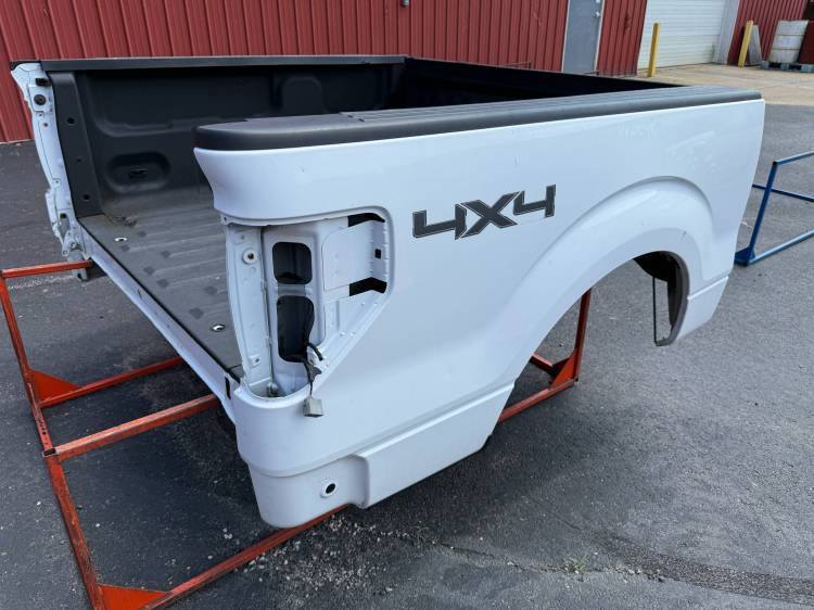 Ford  - Used 09-14 Ford F-150 White 5.5ft Short Truck Bed
