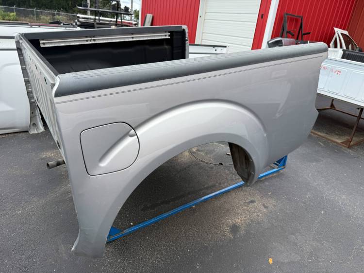 Nissan  - 05-21 Nissan Frontier Silver 5 ft Crew Cab Short Bed