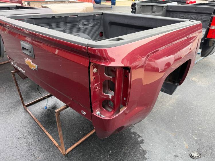 14-18 Chevy Silverado Burgundy 5.8ft Short Truck Bed