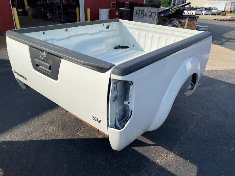 Nissan  - 05-21 Nissan Frontier White 6 ft King Cab Short Bed