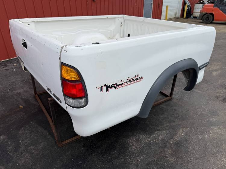 Toyota  - 00-06 Toyota Tundra 6ft White Bed