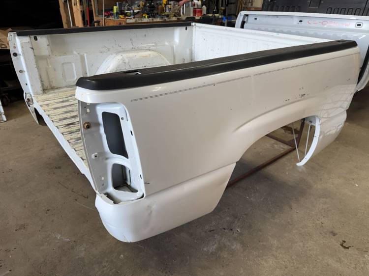 Chevrolet  - 04-05-06 Chevy Silverado 1500 Crew Cab White 5.8ft Short Truck Bed