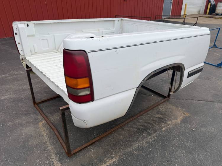 Chevrolet  - 99-06 Chevy Silverado/ GMC Sierra White 6.5ft Short Bed