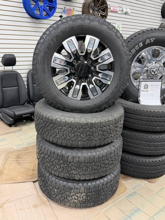 New takeoff 11-25 GMC DENALI 20" CHROME AND BLACK 8 LUG W/ GOODYEAR WRANGLER AT LT275/65/R20 