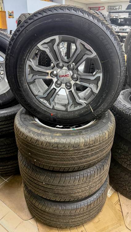 88-25 GMC SIERRA 1500 6 LUG  Charcoal Inlay w/Machined face Aluminum Wheels with 265/65/R18 Michelin Primacy