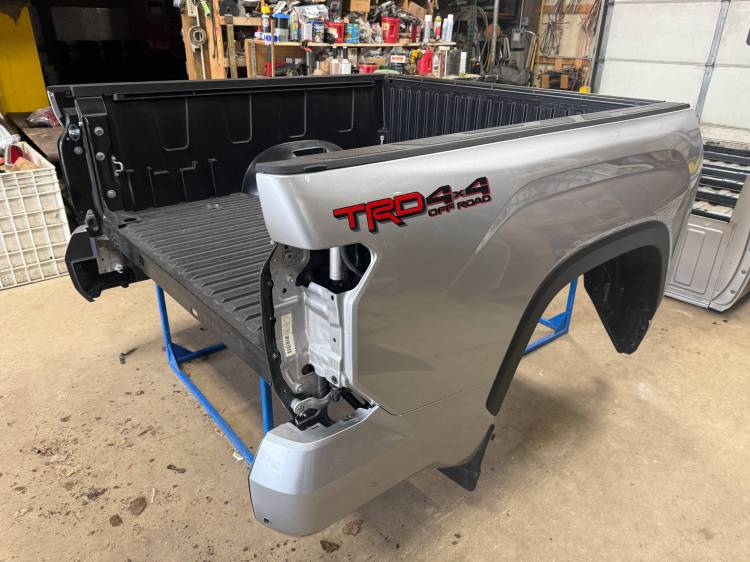 Toyota  - 22-25 Toyota Tundra 5.5 ft Silver Short Truck Bed