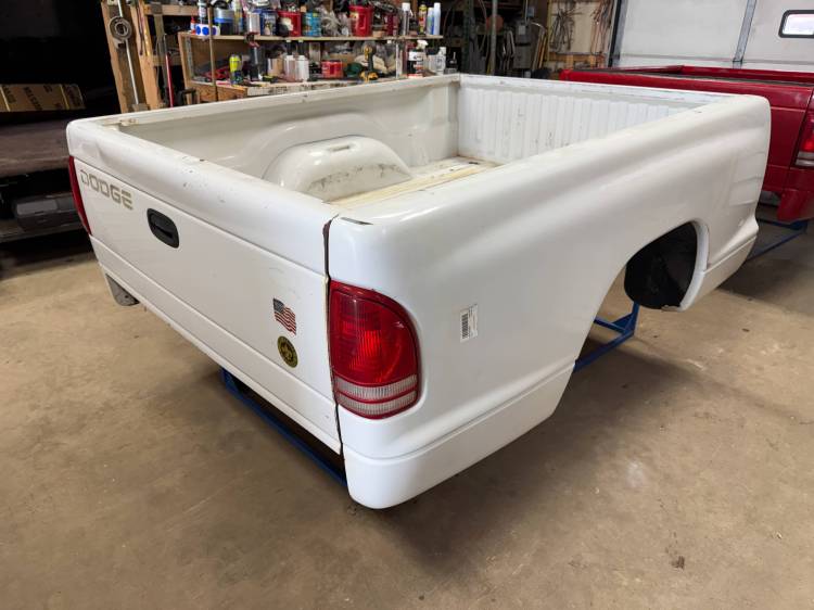 Dodge  - 97-04 Dodge Dakota 6.5ft White Truck Bed