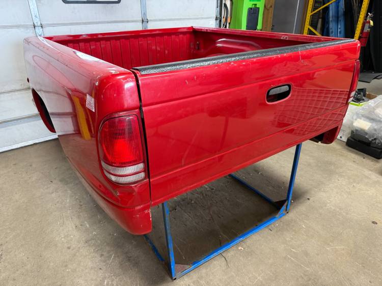Dodge  - 97-04 Dodge Dakota 5.5ft Red Truck Bed