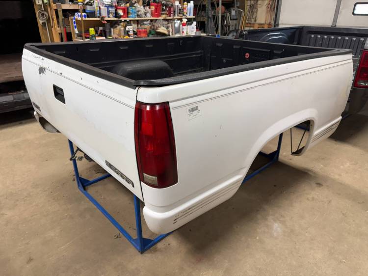 Chevrolet  - Used 88-98 Chevy/GMC CK White 6.5ft Short Truck Bed