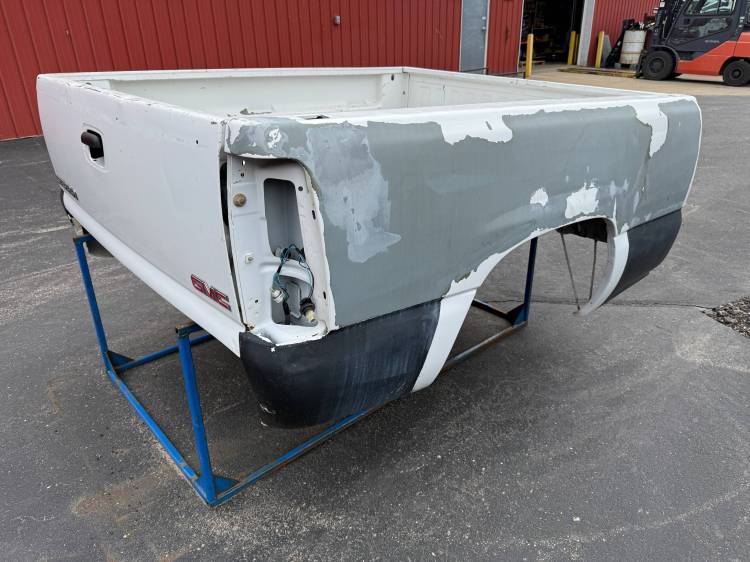 Chevrolet  - 99-06 Chevy Silverado/ GMC Sierra Primer/White 6.5ft Short Bed