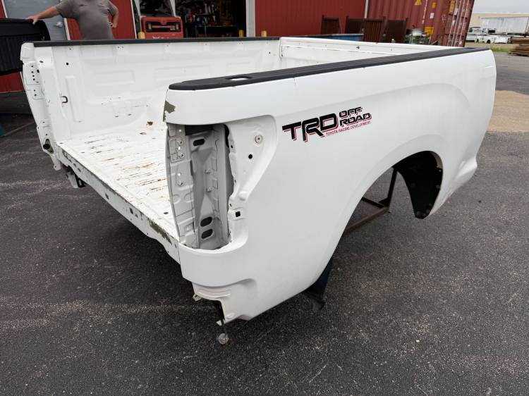 Toyota  - 07-13 Toyota Tundra 6.5' White Access Cab Bed