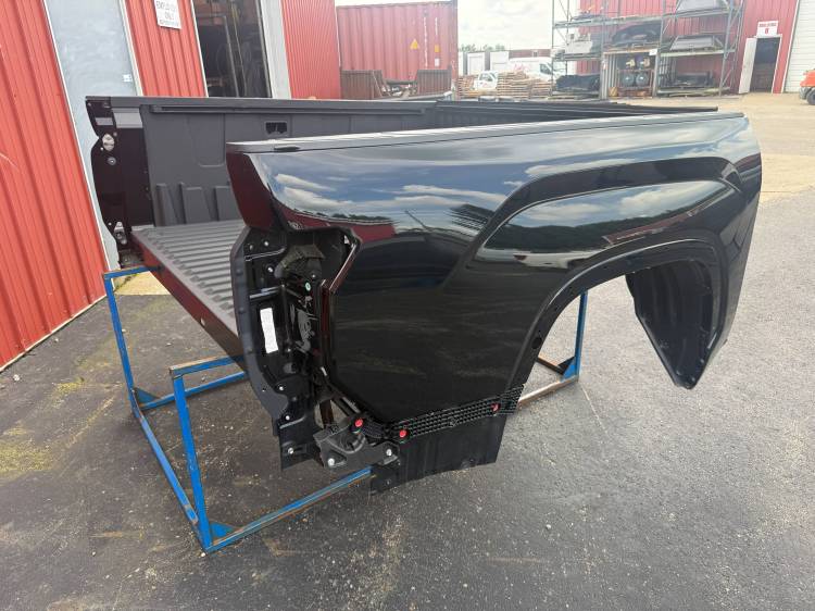 Toyota  - 2022-2026 Toyota Tundra 5.5' Black Crew Cab Short Bed