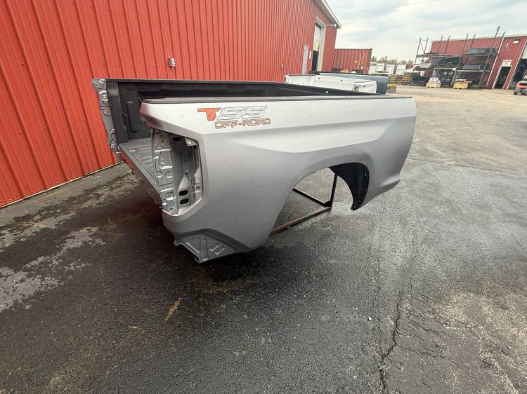 Toyota  - 14-21 Toyota Tundra Double Cab 6.5 ft Silver Short Truck Bed