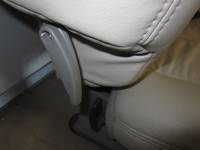 01-06 GMC Yukon/Yukon XL Passenger's Side RH Neutral Leather 2nd Row Bucket Seat - Image 7