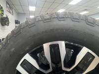 New takeoff 11-25 GMC DENALI 20" BLACK 8 LUG W/ GOODYEAR WRANGLER AT LT275/65/R20 NO TPMS  SET OF 4! - Image 8