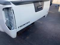 05-21 Nissan Frontier White 6 ft King Cab Short Bed - Image 9