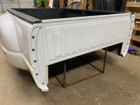 01-06 Chevy Silverado 3500 White Dually Bed 8' - Image 2