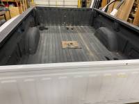 01-06 Chevy Silverado 3500 White Dually Bed 8' - Image 5